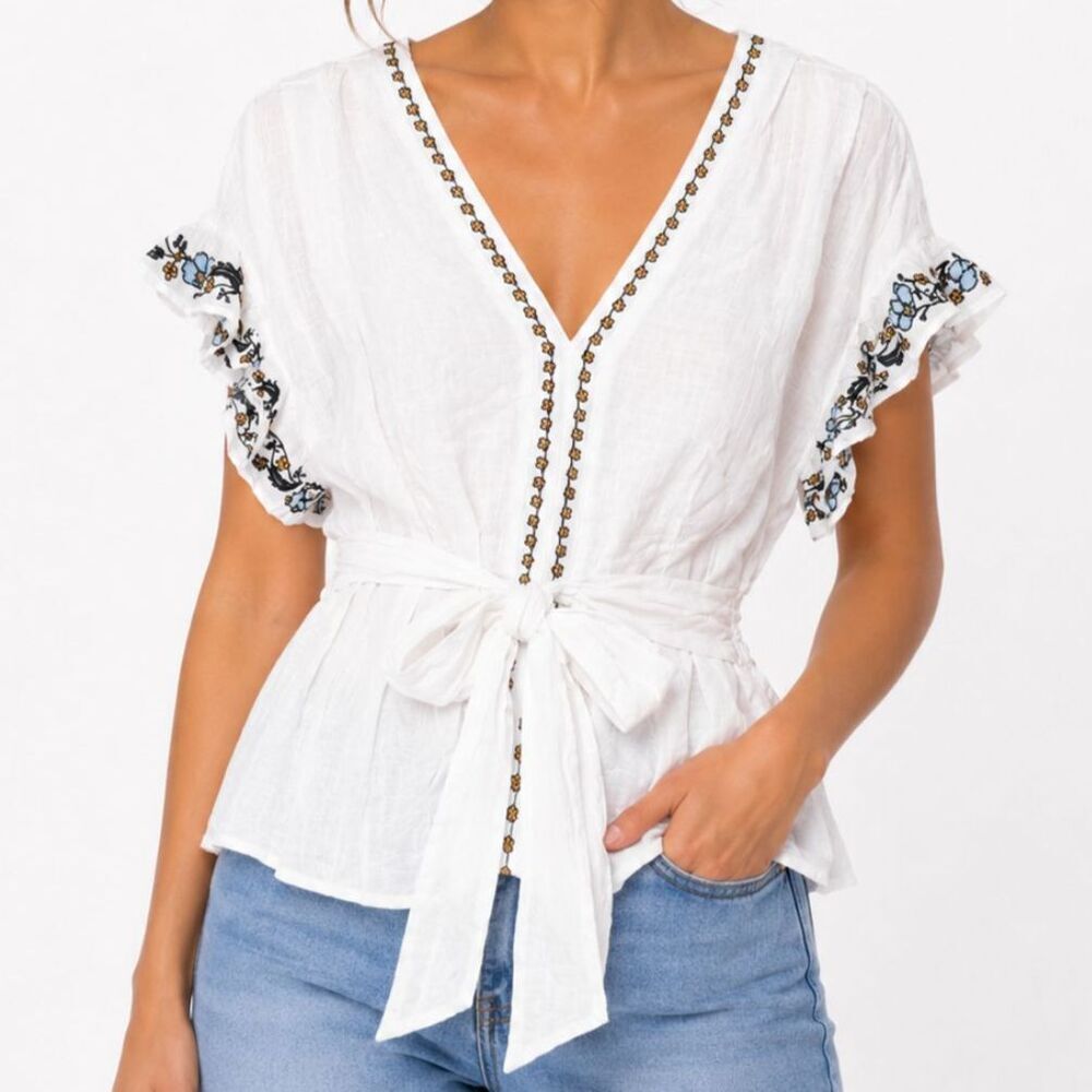 NWT Max Studio White Embroidered Flutter Sleeve Tie Waist Peplum Blouse M